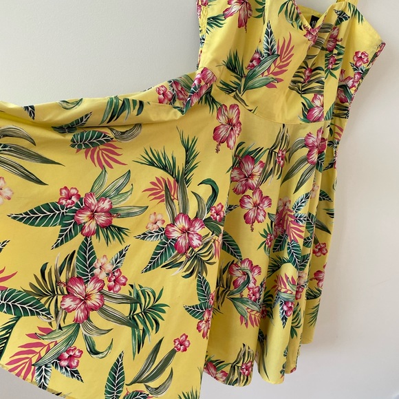 Kalani 50’s Dress by Hell Bunny - Picture 5 of 16